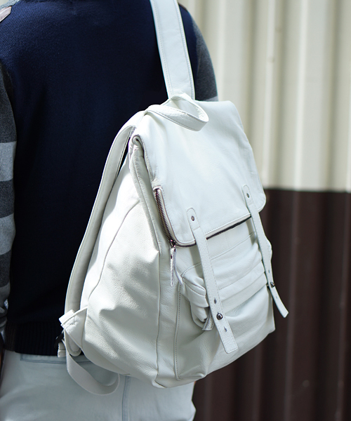 And A（アンドエー）の「レザーフォルドリュック（バックパック/リュック・メンズ・ホワイト/ブラック/キャメル・FREE）」の4枚目の写真