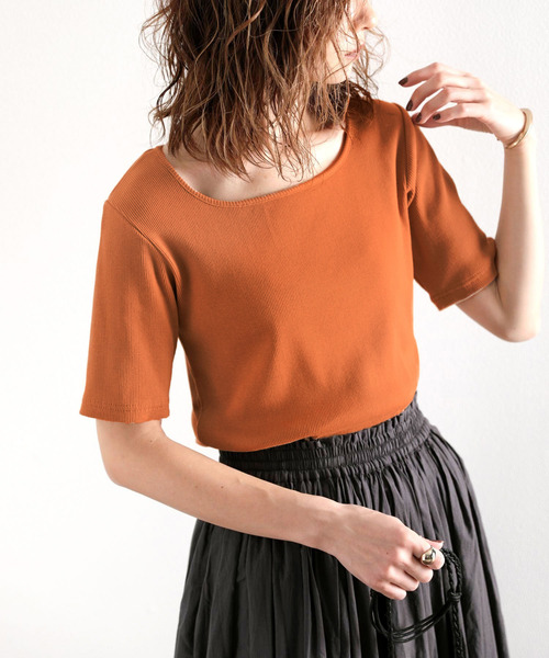 classicalelf（クラシカルエルフ）の「ワイドネックリブカットソー(半袖)（Tシャツ/カットソー・レディース・ブラック/オフホワイト/ベージュ/グレイッシュベージュ/グリーン/パープル/オレンジ・MEDIUM/LARGE/X-LARGE/SMALL）」の7枚目の写真