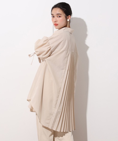 one after another NICE CLAUP（ワンアフターアナザーナイスクラップ）の「バックプリーツシャツ（シャツ/ブラウス・レディース・サックスブルー/ホワイト/ベージュ・FREE）」の3枚目の写真