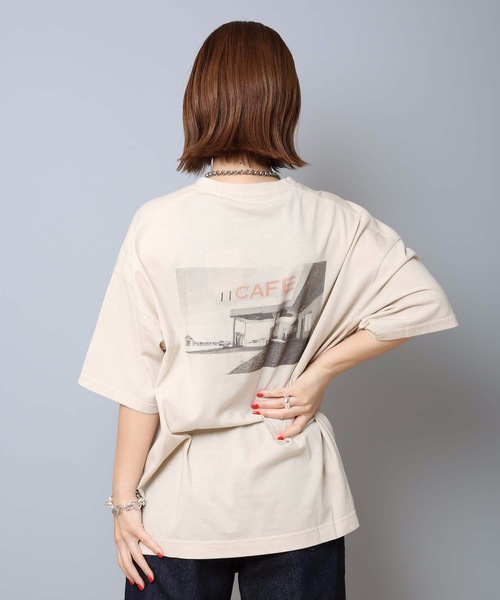 LB/S (エルビーエス)の「バックフォトプリントTシャツ サイドスリット 汗染みが目立ちにくい ベストセラー機能性アイテム 「ZERO STAIN(ゼロステイン)」(Tシャツ/カットソー・レディース・ホワイト/ベージュ/アイボリー・MEDIUM/LARGE)」の3枚目の写真