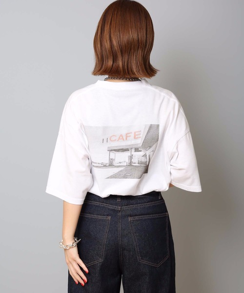 LB/S (エルビーエス)の「バックフォトプリントTシャツ サイドスリット 汗染みが目立ちにくい ベストセラー機能性アイテム 「ZERO STAIN(ゼロステイン)」(Tシャツ/カットソー・レディース・ホワイト/ベージュ/アイボリー・MEDIUM/LARGE)」の1枚目の写真