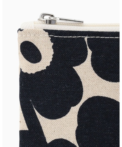 marimekko(マリメッコ)の「MINI UNIKKO / KAIKA(ポーチ・レディース・ネイビー・FREE)」の7枚目の写真