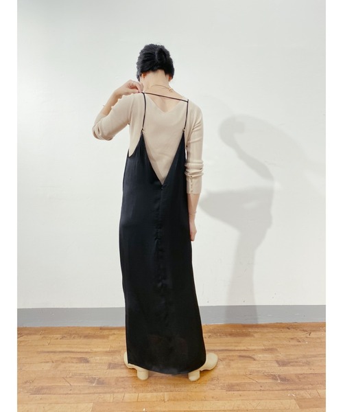 SHENERY（シーナリー）の「サテンキャミワンピース（ワンピース・レディース・ブラック/キャメル・FREE）」の5枚目の写真