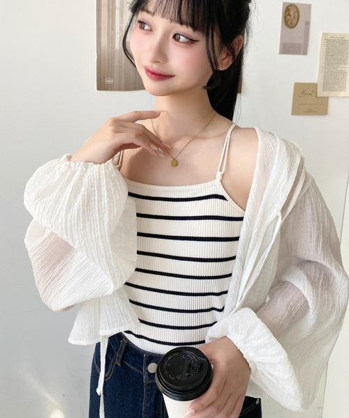 moment+（モーメントプラス）の「【累計販売枚数5万枚突破！】カップ付きバッククロスストラップスクエアキャミソール（キャミソール・レディース・ブラック/ベージュ/ブラウン/オフホワイト/モカ/ホワイト系その他/ナチュラル/チャコールグレー・S/M/L）」の13枚目の写真