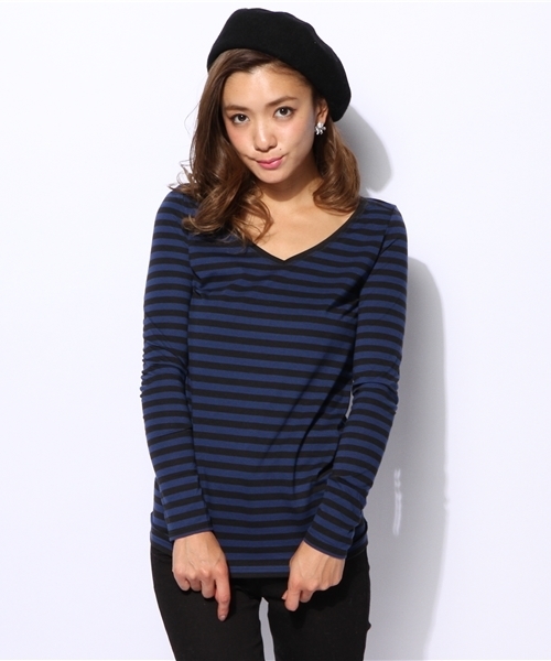 AZUL by moussy(アズールバイマウジー)の「T/C天竺ヨーク切替V/N長袖PO(Tシャツ/カットソー・レディース・ネイビー/ブラック/ホワイト系その他/オフホワイト/ブルー系その他/ダークグリーン/ボルドー・LARGE/SMALL/MEDIUM)」の7枚目の写真