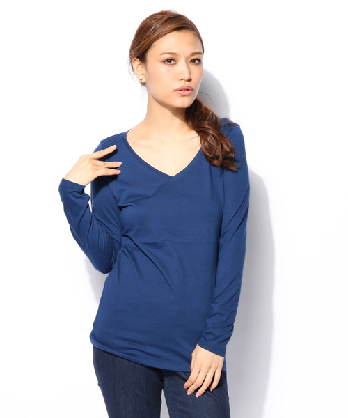 AZUL by moussy(アズールバイマウジー)の「T/C天竺ヨーク切替V/N長袖PO(Tシャツ/カットソー・レディース・ネイビー/ブラック/ホワイト系その他/オフホワイト/ブルー系その他/ダークグリーン/ボルドー・LARGE/SMALL/MEDIUM)」の6枚目の写真