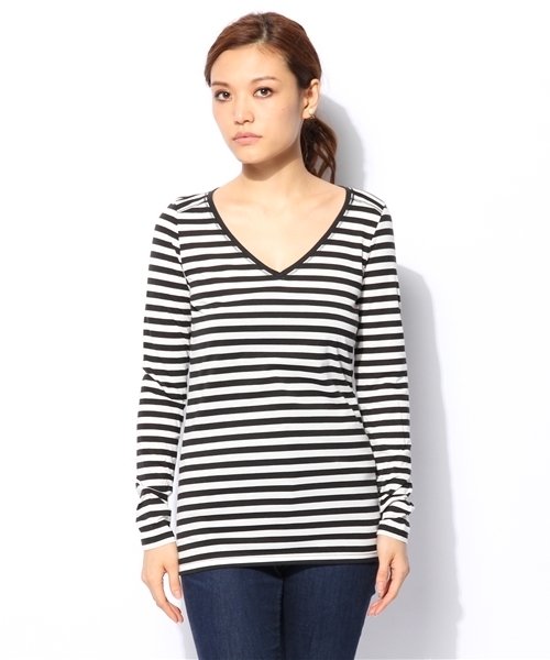 AZUL by moussy(アズールバイマウジー)の「T/C天竺ヨーク切替V/N長袖PO(Tシャツ/カットソー・レディース・ネイビー/ブラック/ホワイト系その他/オフホワイト/ブルー系その他/ダークグリーン/ボルドー・LARGE/SMALL/MEDIUM)」の9枚目の写真