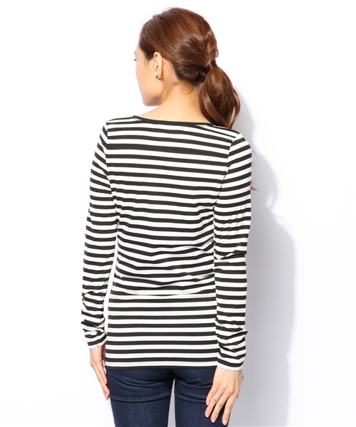 AZUL by moussy(アズールバイマウジー)の「T/C天竺ヨーク切替V/N長袖PO(Tシャツ/カットソー・レディース・ネイビー/ブラック/ホワイト系その他/オフホワイト/ブルー系その他/ダークグリーン/ボルドー・LARGE/SMALL/MEDIUM)」の11枚目の写真