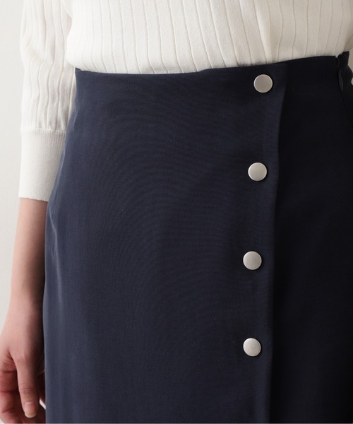 NATURAL BEAUTY BASIC（ナチュラルビューティーベーシック）の「ドット釦ナロースカート（スカート・レディース・ベージュ/ネイビー/ライトグリーン・SMALL/MEDIUM/LARGE）」の16枚目の写真