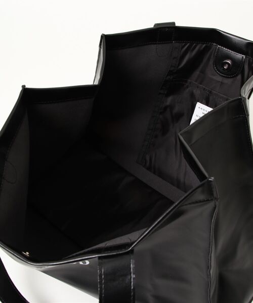 ANDGEEBEE(アンジービー)の「【UNISEX】フェイクレザーショッパーバッグ(ショルダーバッグ・レディース・ブラック/ブルー・FREE)」の19枚目の写真