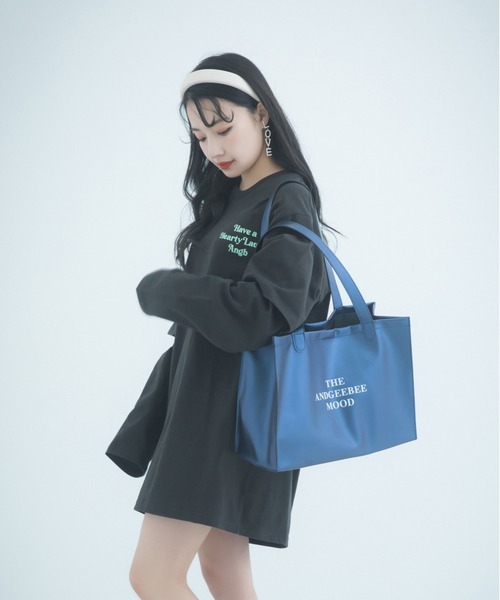 ANDGEEBEE(アンジービー)の「【UNISEX】フェイクレザーショッパーバッグ(ショルダーバッグ・レディース・ブラック/ブルー・FREE)」の5枚目の写真