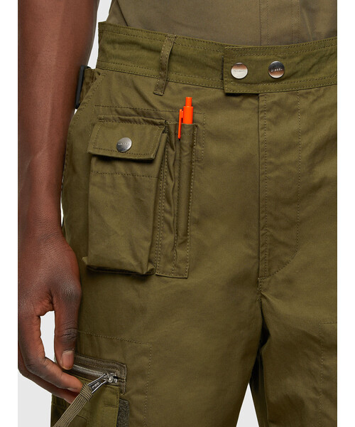 DIESEL（ディーゼル）の「メンズ パンツ ミックスマテリアル カーゴパンツ パッチ マルチポケット（その他パンツ・メンズ・ブラック/カーキ・32inch/30inch/28inch/34inch/36inch）」の14枚目の写真