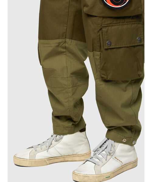 DIESEL（ディーゼル）の「メンズ パンツ ミックスマテリアル カーゴパンツ パッチ マルチポケット（その他パンツ・メンズ・ブラック/カーキ・32inch/30inch/28inch/34inch/36inch）」の16枚目の写真