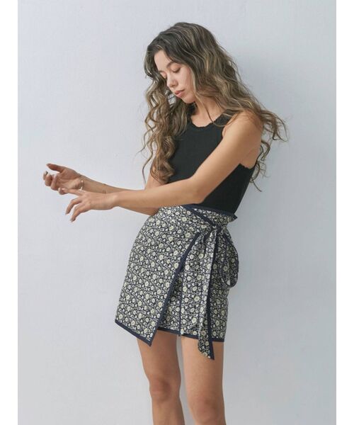 Ungrid（アングリッド）の「キルティングデザインミニスカート（スカート・レディース・ベージュ/ネイビー・FREE）」の4枚目の写真