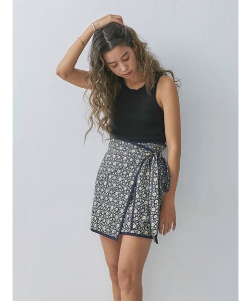 Ungrid（アングリッド）の「キルティングデザインミニスカート（スカート・レディース・ベージュ/ネイビー・FREE）」の5枚目の写真