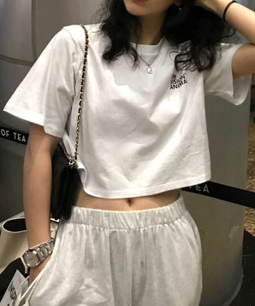 DAY CLOSET（デイ クローゼット）の「レディース クロップド半袖ロゴTシャツ（Tシャツ/カットソー・レディース・ホワイト/ブラック・ONE SIZE）」の5枚目の写真