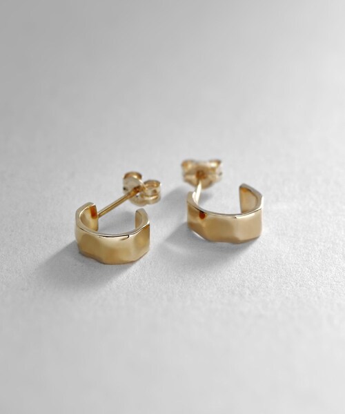 COCOSHNIK(ココシュニック)の「K10アンジュレート フープピアス中(ピアス(両耳用)・レディース・ホワイト系その他7・00)」の2枚目の写真