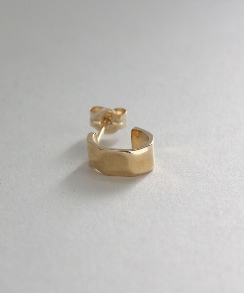 COCOSHNIK(ココシュニック)の「K10アンジュレート フープピアス中(ピアス(両耳用)・レディース・ホワイト系その他7・00)」の3枚目の写真