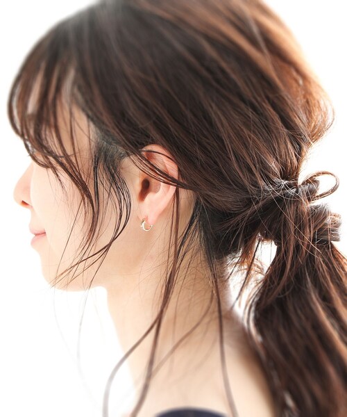 COCOSHNIK(ココシュニック)の「K10アンジュレート フープピアス中(ピアス(両耳用)・レディース・ホワイト系その他7・00)」の9枚目の写真
