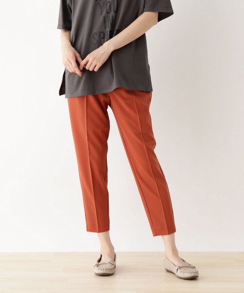 SHOO・LA・RUE(シューラルー)の「◆【S-LL/股下短め/3Dスキャン】ドライタッチテーパードパンツ(その他パンツ・レディース・ブラック/ナチュラル/レンガ/グレー系その他2・04/02/03/01)」の1枚目の写真