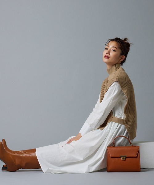 Pierrot(ピエロ)の「ギャザー切り替えワンピース(ワンピース・レディース・ブラック/オフホワイト・L/M)」の3枚目の写真