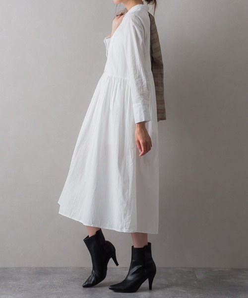 Pierrot(ピエロ)の「ギャザー切り替えワンピース(ワンピース・レディース・ブラック/オフホワイト・L/M)」の11枚目の写真