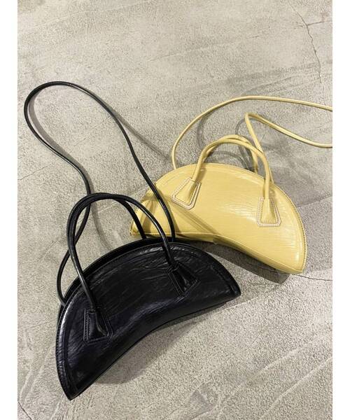 EMODA（エモダ）の「セミサークルバッグ（ハンドバッグ・レディース・ブラック/イエロー・FREE）」の3枚目の写真