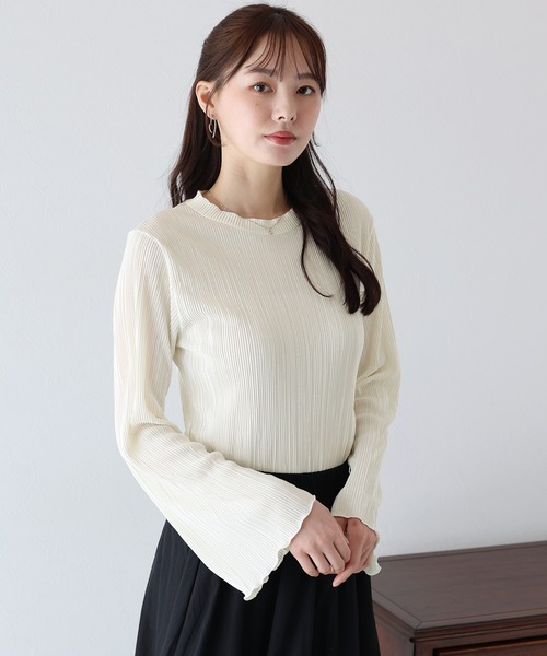 BLUEEAST(ブルーイースト)の「《新色追加》フレアスリーブ ランダムミニプリーツメローブラウス(Tシャツ/カットソー・レディース・ブラック/チャコールグレー/ブルーグレー/ベージュ/グリーン/アイボリー/ピンク/ピンクベージュ・MEDIUM)」の1枚目の写真