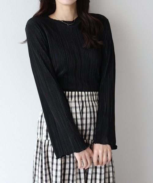 BLUEEAST(ブルーイースト)の「《新色追加》フレアスリーブ ランダムミニプリーツメローブラウス(Tシャツ/カットソー・レディース・ブラック/チャコールグレー/ブルーグレー/ベージュ/グリーン/アイボリー/ピンク/ピンクベージュ・MEDIUM)」の2枚目の写真