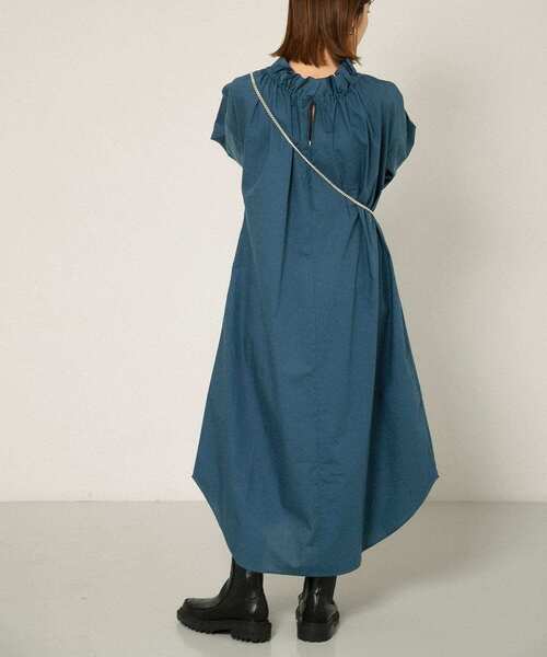 KBF(ケイビーエフ)の「2WAYフリルカラーワンピース(ワンピース・レディース・アイボリー/ブラウン/ブルー・ONE)」の6枚目の写真