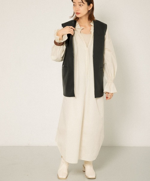 KBF(ケイビーエフ)の「2WAYフリルカラーワンピース(ワンピース・レディース・アイボリー/ブラウン/ブルー・ONE)」の11枚目の写真