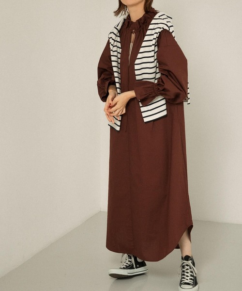 KBF(ケイビーエフ)の「2WAYフリルカラーワンピース(ワンピース・レディース・アイボリー/ブラウン/ブルー・ONE)」の14枚目の写真