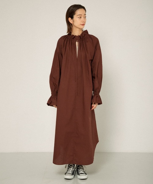 KBF(ケイビーエフ)の「2WAYフリルカラーワンピース(ワンピース・レディース・アイボリー/ブラウン/ブルー・ONE)」の18枚目の写真