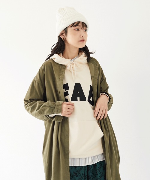 SEVENDAYS=SUNDAY（セブンデイズサンデイ）の「ワッペン刺繍裏毛パーカーA　＊（パーカー・レディース・チャコールグレー/ブラウン/アイボリー・L/S/M）」の2枚目の写真