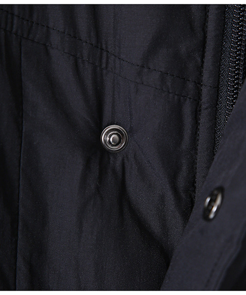 WILD THINGS（ワイルドシングス）の「WILD THINGS / ワイルドシングス：【ONLY ARK】別注 Monster Long Parka Type-2 Mod：ONLYARK-0-1004[AST]（ダウンジャケット/コート・メンズ・ブラック・S/L/M）」の6枚目の写真