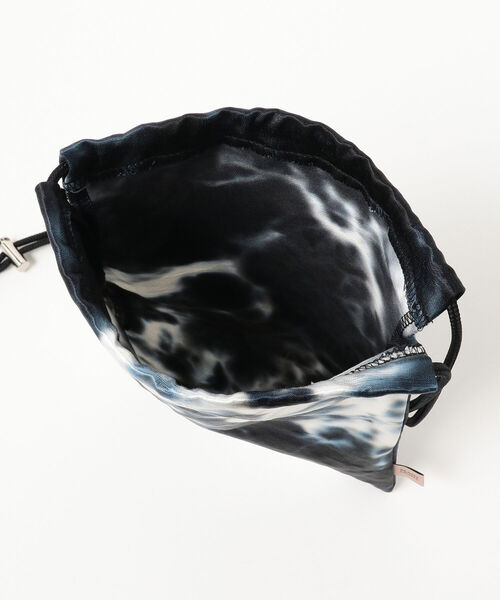 BEAMS LIGHTS(ビームスライツ)の「BEAMS LIGHTS / サテン 巾着 ショルダーバッグ(ショルダーバッグ・メンズ・ネイビー/ブラウン・ONE SIZE)」の11枚目の写真