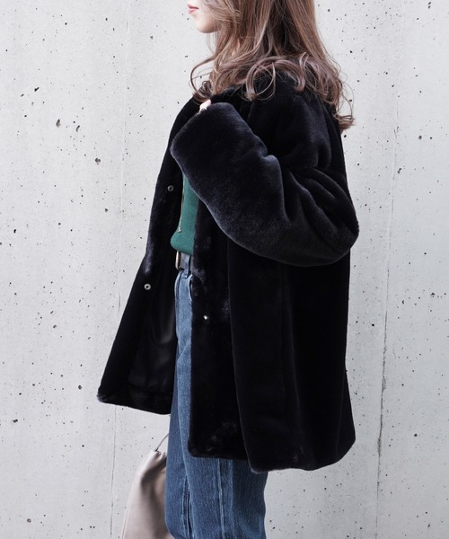 Fizz（フィズ）の「【Fizz/フィズ】　フェイクファーノーカラーミディ丈コート（ノーカラーコート・レディース・ブラック/ベージュ/グレイッシュベージュ/モカ/アイボリー・M）」の9枚目の写真