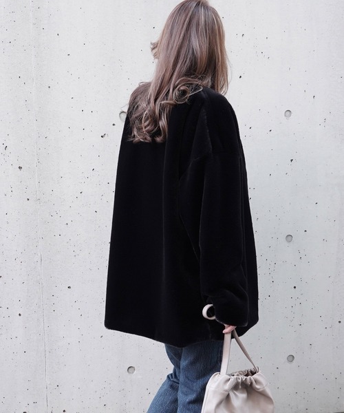 Fizz（フィズ）の「【Fizz/フィズ】　フェイクファーノーカラーミディ丈コート（ノーカラーコート・レディース・ブラック/ベージュ/グレイッシュベージュ/モカ/アイボリー・M）」の11枚目の写真