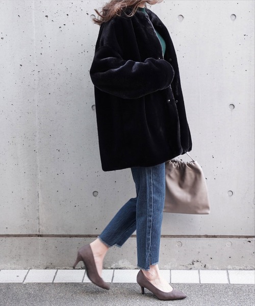 Fizz（フィズ）の「【Fizz/フィズ】　フェイクファーノーカラーミディ丈コート（ノーカラーコート・レディース・ブラック/ベージュ/グレイッシュベージュ/モカ/アイボリー・M）」の12枚目の写真