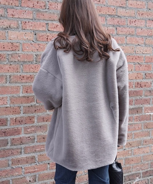 Fizz（フィズ）の「【Fizz/フィズ】　フェイクファーノーカラーミディ丈コート（ノーカラーコート・レディース・ブラック/ベージュ/グレイッシュベージュ/モカ/アイボリー・M）」の15枚目の写真