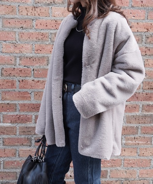 Fizz（フィズ）の「【Fizz/フィズ】　フェイクファーノーカラーミディ丈コート（ノーカラーコート・レディース・ブラック/ベージュ/グレイッシュベージュ/モカ/アイボリー・M）」の16枚目の写真