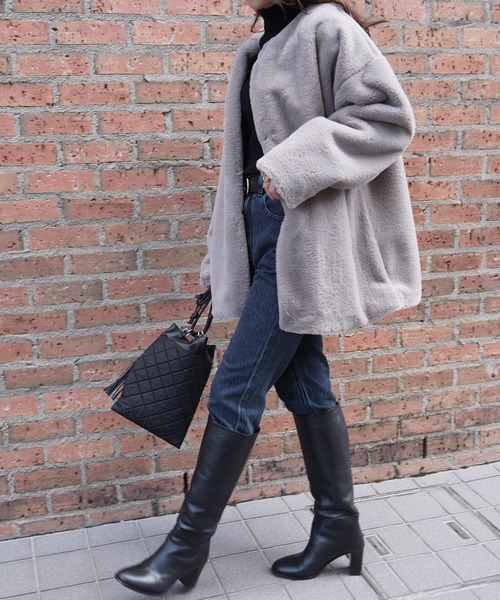 Fizz（フィズ）の「【Fizz/フィズ】　フェイクファーノーカラーミディ丈コート（ノーカラーコート・レディース・ブラック/ベージュ/グレイッシュベージュ/モカ/アイボリー・M）」の17枚目の写真