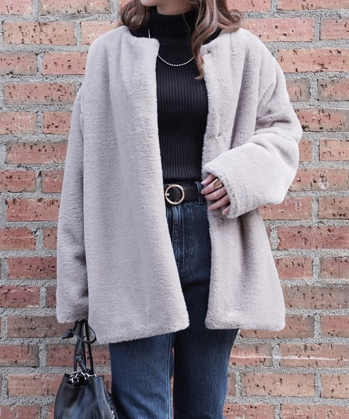 Fizz（フィズ）の「【Fizz/フィズ】　フェイクファーノーカラーミディ丈コート（ノーカラーコート・レディース・ブラック/ベージュ/グレイッシュベージュ/モカ/アイボリー・M）」の18枚目の写真