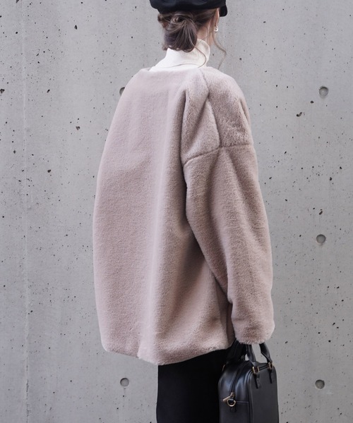 Fizz（フィズ）の「【Fizz/フィズ】　フェイクファーノーカラーミディ丈コート（ノーカラーコート・レディース・ブラック/ベージュ/グレイッシュベージュ/モカ/アイボリー・M）」の21枚目の写真