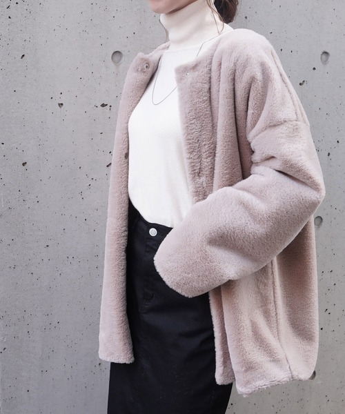 Fizz（フィズ）の「【Fizz/フィズ】　フェイクファーノーカラーミディ丈コート（ノーカラーコート・レディース・ブラック/ベージュ/グレイッシュベージュ/モカ/アイボリー・M）」の22枚目の写真