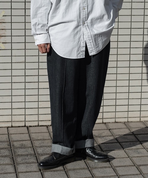 kutir(クティール)の「ルーズストレートデニムパンツ(その他パンツ・メンズ・ブラック/インディゴブルー・SMALL/MEDIUM/LARGE)」の2枚目の写真