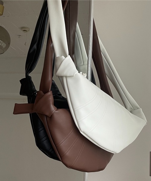 wee9s（ウィークス）の「croissant shoulder bag / クロワッサンショルダーバッグ（ショルダーバッグ・レディース・ブラック/ブラウン/アイボリー・FREE）」の2枚目の写真