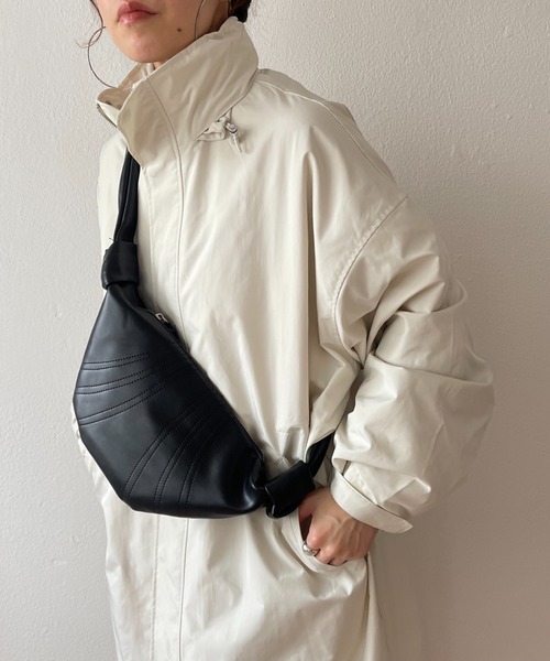wee9s（ウィークス）の「croissant shoulder bag / クロワッサンショルダーバッグ（ショルダーバッグ・レディース・ブラック/ブラウン/アイボリー・FREE）」の3枚目の写真