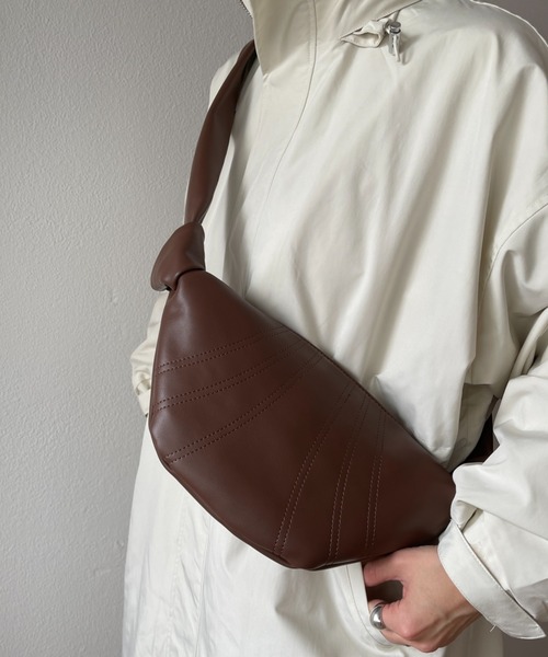 wee9s（ウィークス）の「croissant shoulder bag / クロワッサンショルダーバッグ（ショルダーバッグ・レディース・ブラック/ブラウン/アイボリー・FREE）」の6枚目の写真