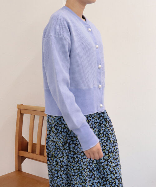 fredy repit(フレディレピ)の「【WEB限定カラーあり】パールボタンワッフルカーディガン(カーディガン/ボレロ・レディース・ネイビー/オフホワイト/カーキ/サックスブルー/ブラック系その他4・38)」の22枚目の写真